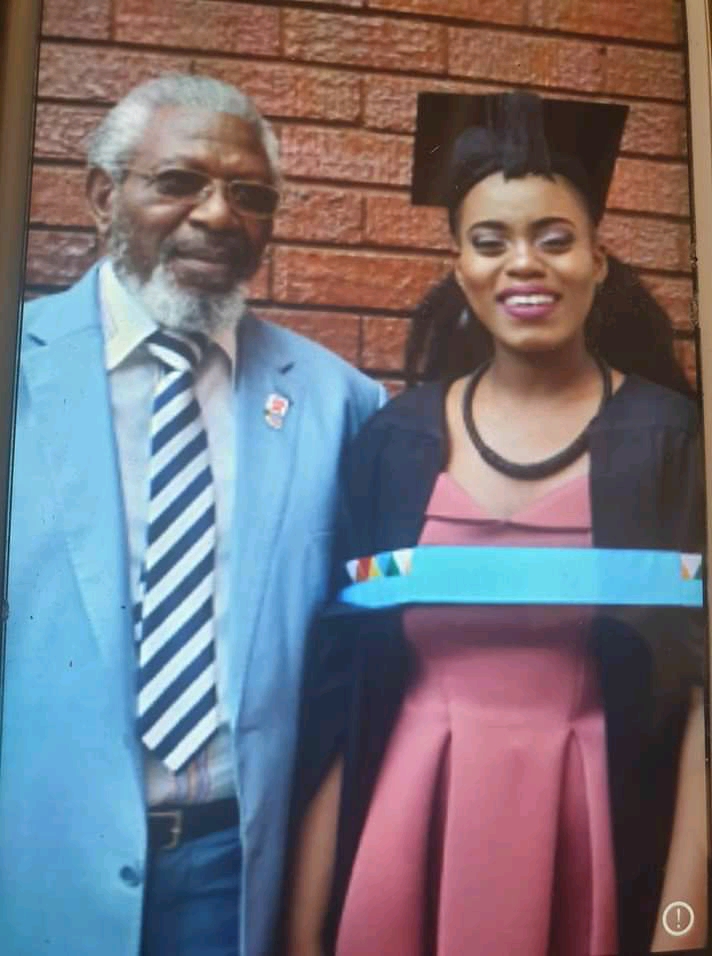 Langalakhe Zwane with his daughter. Langalakhe Zwane children and wife!