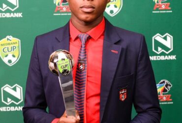 Zakhele Lehasa holding his 2019 Nedbank player of the Tournament trophy.