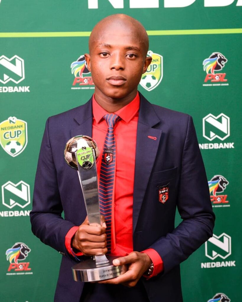 Zakhele Lepasa holding his 2019 Nedbank player of the Tournament trophy.