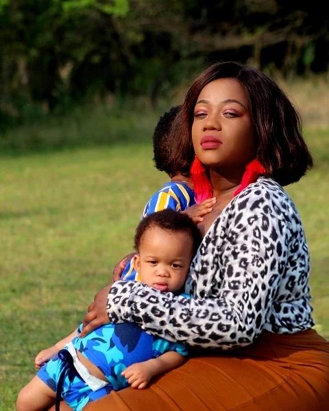 Image of Sphelele Mzimela with her twin baby boys. What a lovely picture!