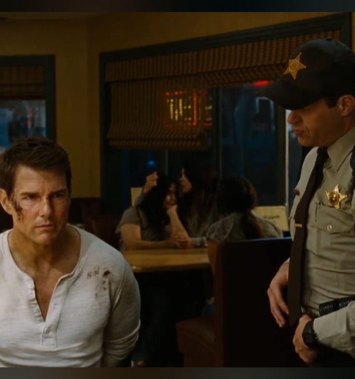 Image of Tom Cruise portraying Mr Reacher in the films.