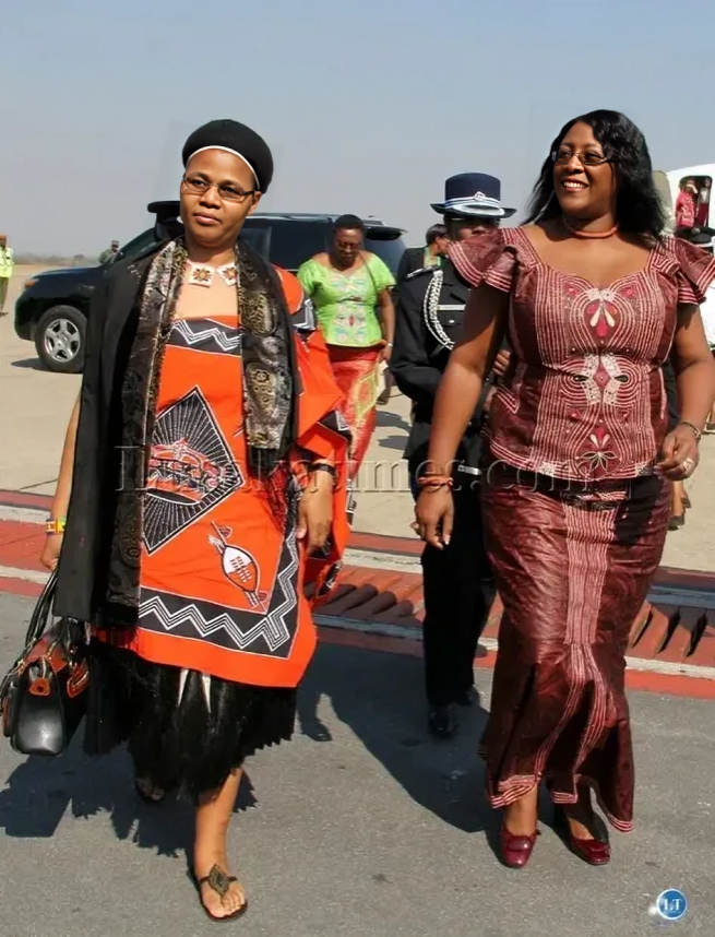 The two ritual wives of king Mswati III of Swaziland, Left is Inkhosikati (Queen) LaMatsebula and on right is queen LaMotsa.