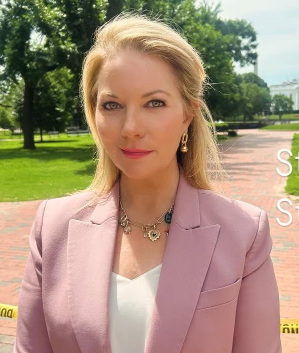 Annika Larsen journalist biography