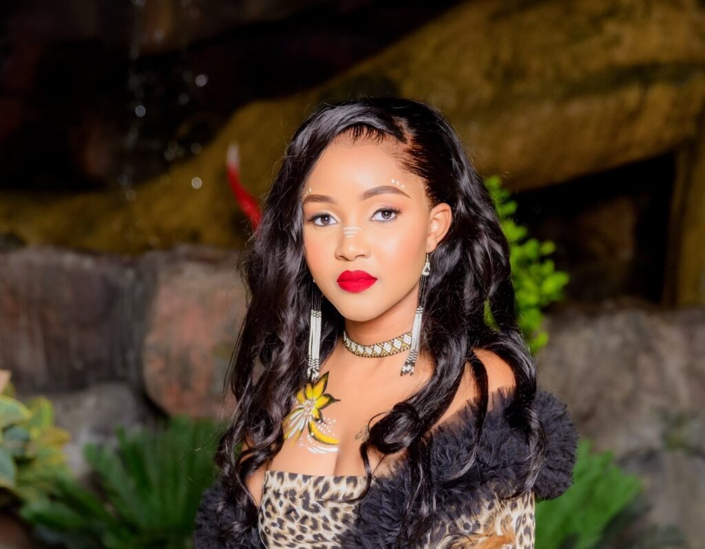 Tina Clara (Queenncess)